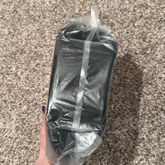 Victoria’s Secret make up bag brand new still in original packaging - Picture 7 of 7